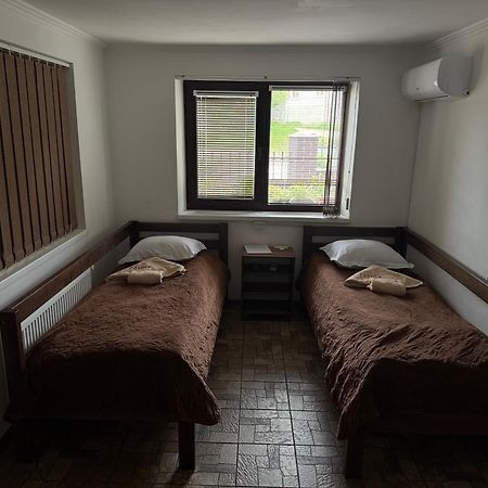 Family Люкс Aparthotel Kamjanets-Podilskyj Exteriör bild