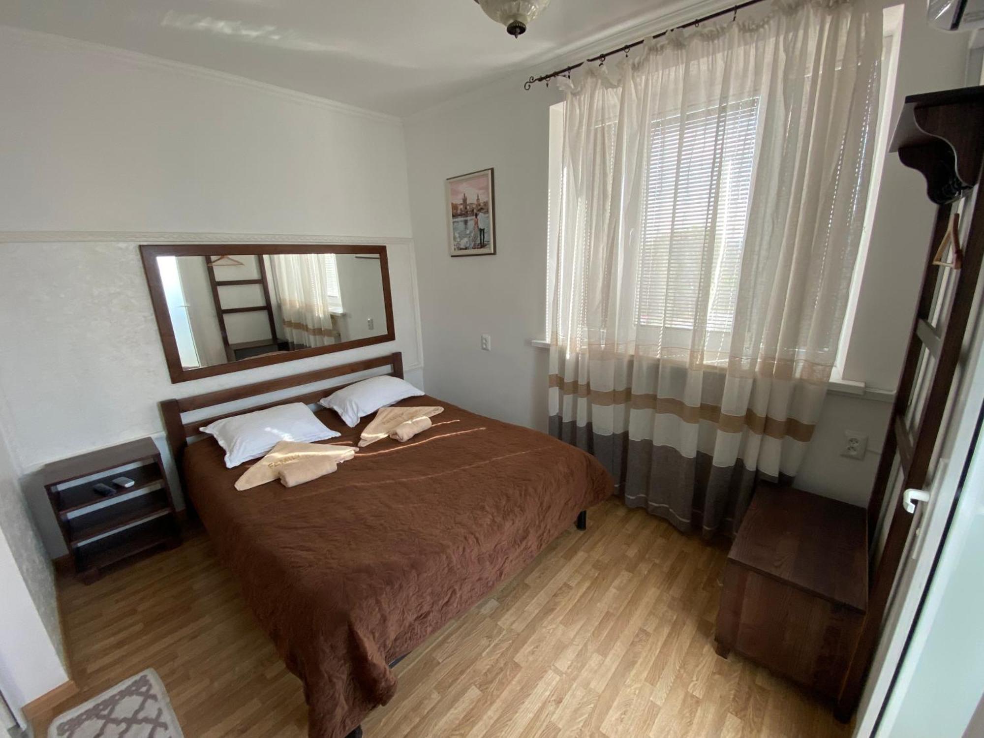 Family Люкс Aparthotel Kamjanets-Podilskyj Exteriör bild