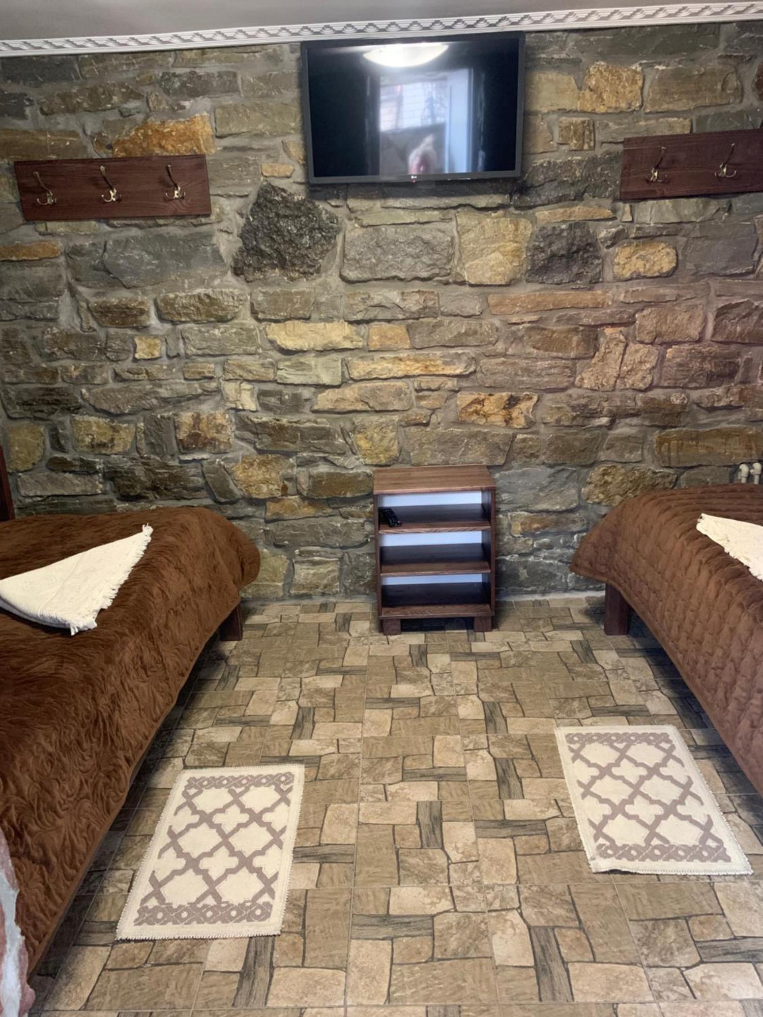 Family Люкс Aparthotel Kamjanets-Podilskyj Exteriör bild